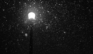 Preview wallpaper lamppost, snow, light, glare, night, bw