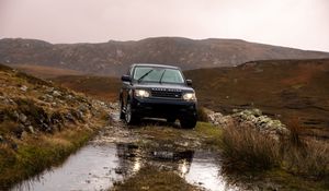 Preview wallpaper land rover, black, suv, water