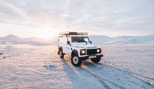 Preview wallpaper land rover, car, headlights, suv