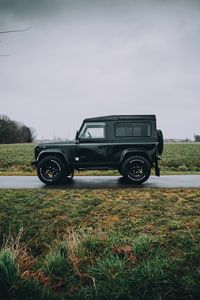 Preview wallpaper land rover, car, suv, grass