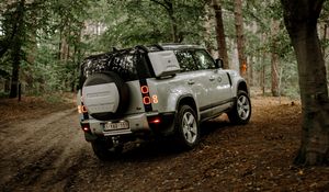 Preview wallpaper land rover, car, suv, rear view, forest