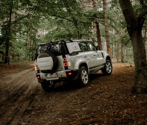 Preview wallpaper land rover, car, suv, rear view, forest