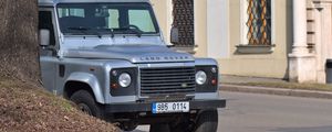 Preview wallpaper land rover, car, suv, gray, building