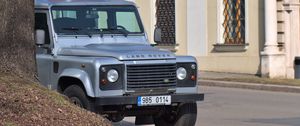 Preview wallpaper land rover, car, suv, gray, building