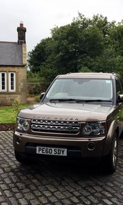 Preview wallpaper land rover, car, suv, brown, parking