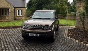 Preview wallpaper land rover, car, suv, brown, parking