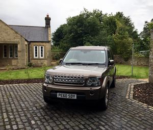 Preview wallpaper land rover, car, suv, brown, parking