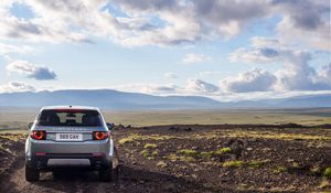 Preview wallpaper land rover discovery, land rover, car, suv, gray, rear view, nature