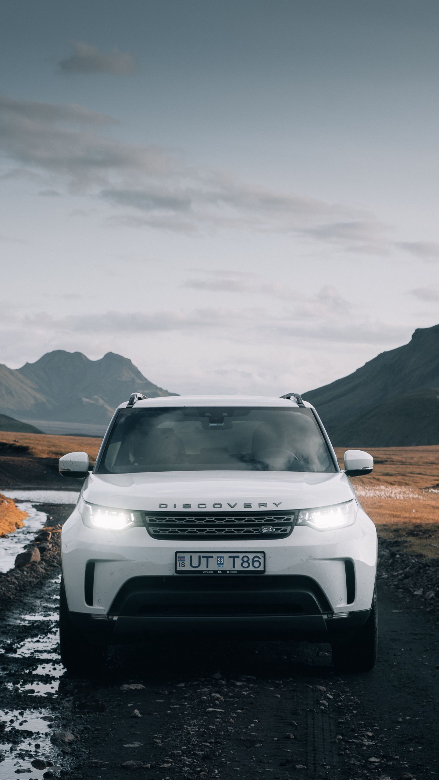 Download wallpaper 1440x2560 land rover discovery, land rover, car, suv,  white, front view qhd samsung galaxy s6, s7, edge, note, lg g4 hd background