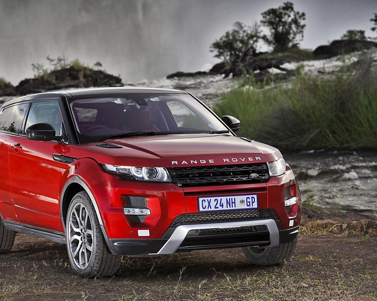 Land Rover Range Rover Evoque - một trong những dòng xe sang trọng và đẳng cấp nhất trên thị trường. Hình nền Land Rover Range Rover Evoque sẽ mang đến cho bạn sự sang trọng và đẳng cấp nhất định cho thiết bị của mình. Hãy tải hình nền này và trải nghiệm những giây phút thư giãn tuyệt vời! 