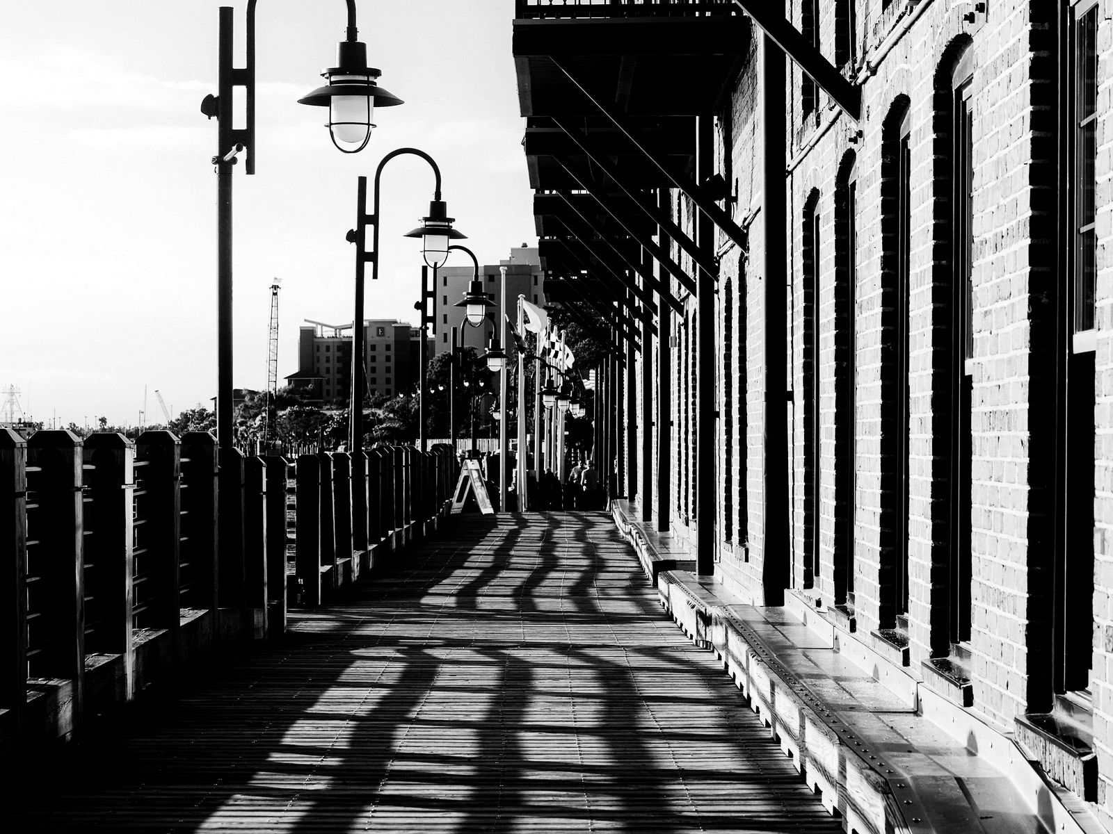 1600x1200 Wallpaper lantern, building, facade, shadows, bw