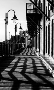 Preview wallpaper lantern, building, facade, shadows, bw