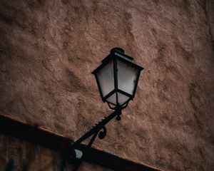 Preview wallpaper lantern, building, plants