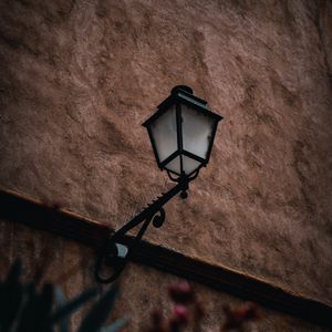 Preview wallpaper lantern, building, plants