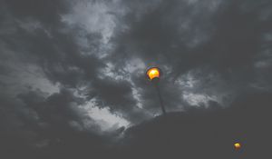 Preview wallpaper lantern, clouds, overcast