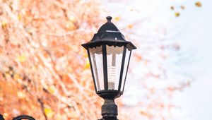 Preview wallpaper lantern, focus, autumn, metal