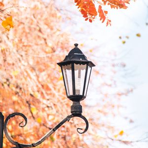 Preview wallpaper lantern, focus, autumn, metal