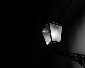Preview wallpaper lantern, glow, bw, black