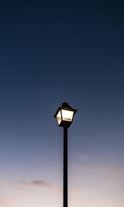 Preview wallpaper lantern, glow, sky, dusk
