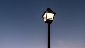Preview wallpaper lantern, glow, sky, dusk