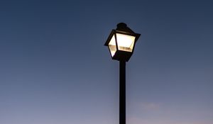 Preview wallpaper lantern, glow, sky, dusk