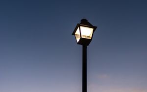 Preview wallpaper lantern, glow, sky, dusk