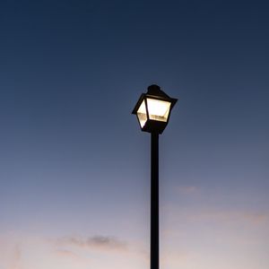 Preview wallpaper lantern, glow, sky, dusk