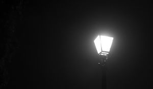 Preview wallpaper lantern, light, fog, night, black and white, black