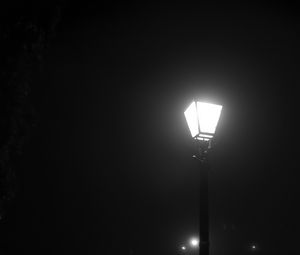 Preview wallpaper lantern, light, fog, night, black and white, black