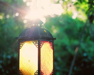 Preview wallpaper lantern, light, glow, sunlight