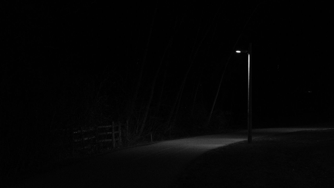 Wallpaper lantern, road, bw, night, glow