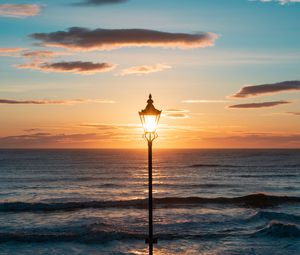 Preview wallpaper lantern, sea, horizon, sunset, clouds
