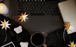 Preview wallpaper laptop, mug, garland, comfort, mood