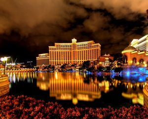 Preview wallpaper las vegas, night, hotel, building, reflection, fountain
