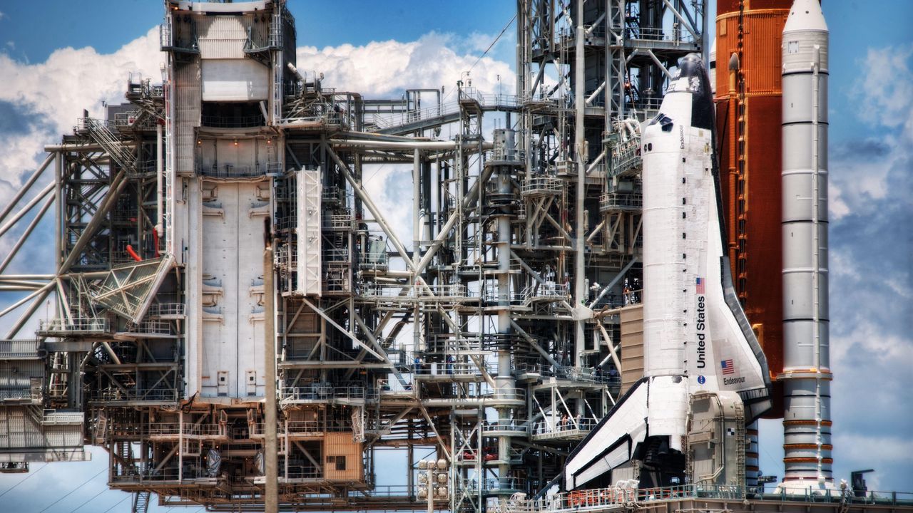 Wallpaper launching pad, spaceport, shuttle, clouds, running