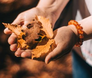 Preview wallpaper leaves, dry, yellow, hands, autumn