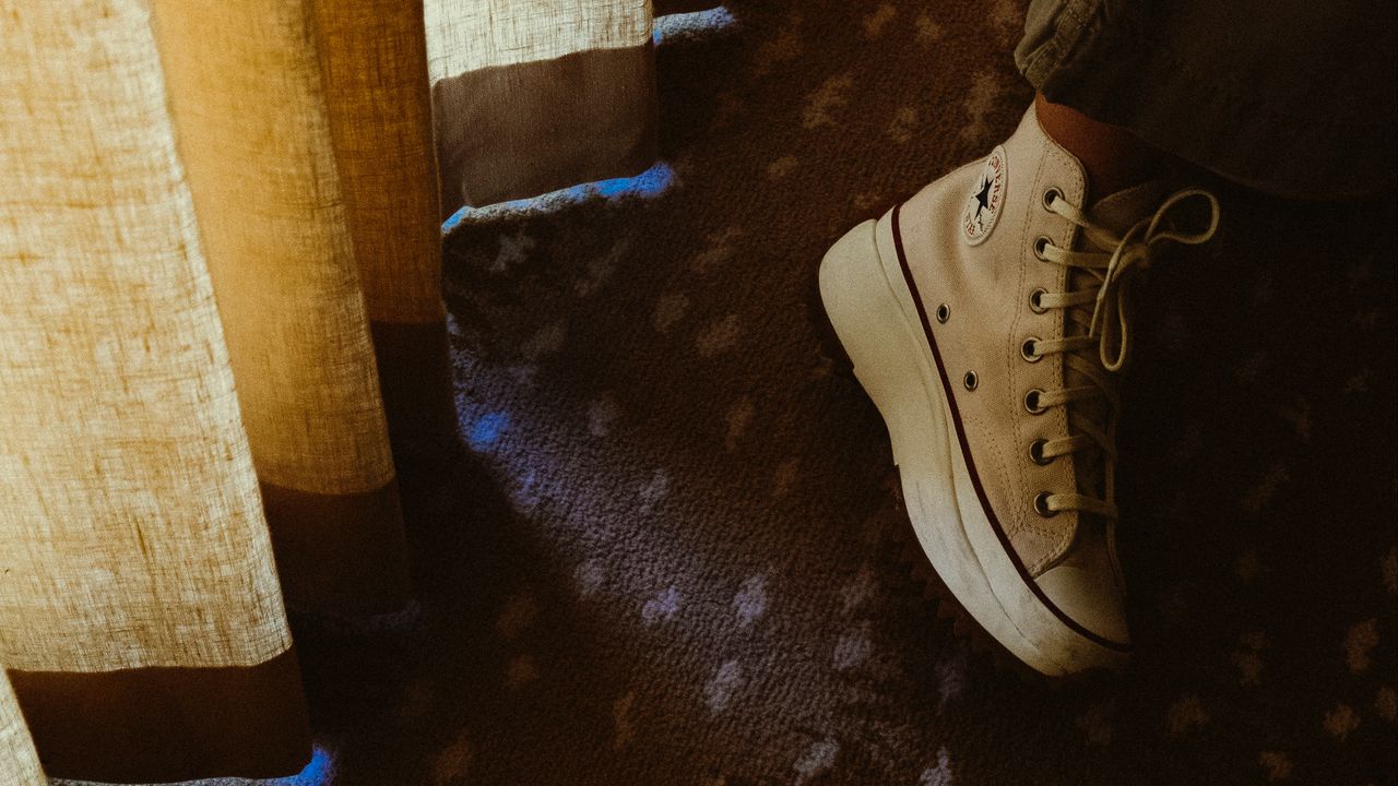 Wallpaper leg, sneaker, footwear, white, style