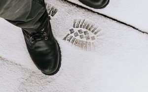 Preview wallpaper legs, boots, footprint, snow