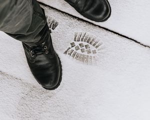 Preview wallpaper legs, boots, footprint, snow