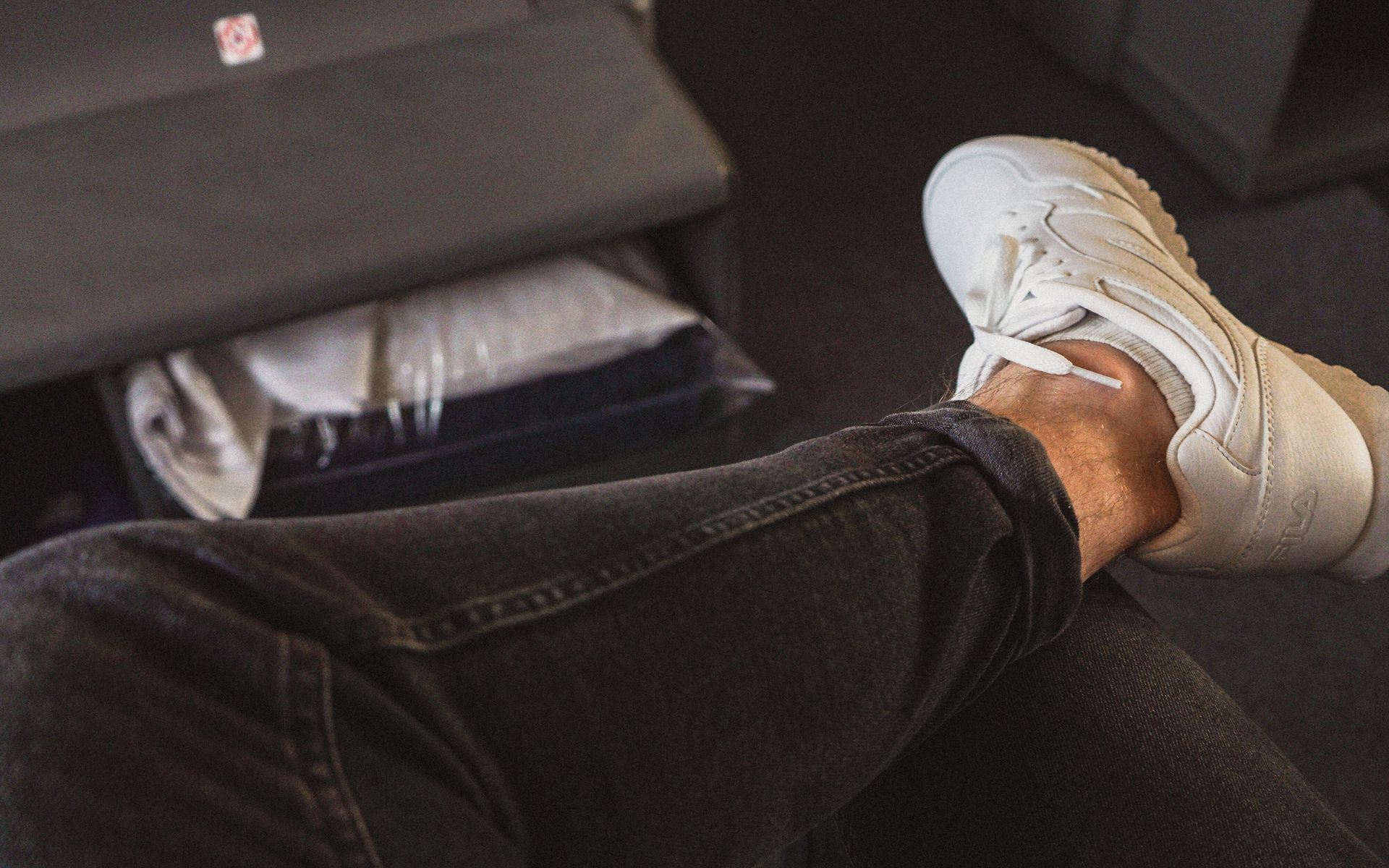 1920x1200 Wallpaper legs, jeans, sneakers, style, clothes