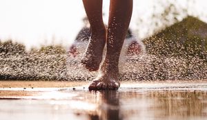 Preview wallpaper legs, puddle, spray, water, drops