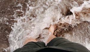 Preview wallpaper legs, sea, spray, foam, coast