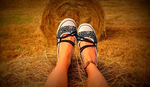 Preview wallpaper legs, shoes, hay, grass, sit