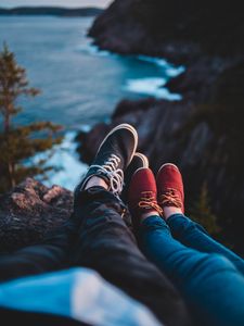 Preview wallpaper legs, shoes, sneakers, cliff, sea