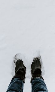 Preview wallpaper legs, shoes, snow, winter