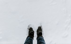 Preview wallpaper legs, shoes, snow, winter