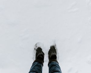 Preview wallpaper legs, shoes, snow, winter