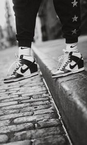 Preview wallpaper legs, sneakers, style, step, bw