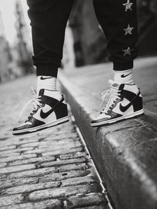 Preview wallpaper legs, sneakers, style, step, bw