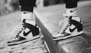 Preview wallpaper legs, sneakers, style, step, bw